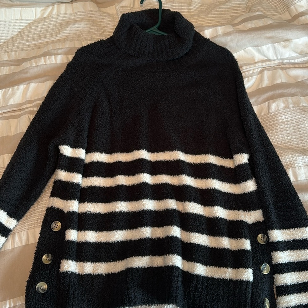 Alya black and white fuzzy turtleneck sweater